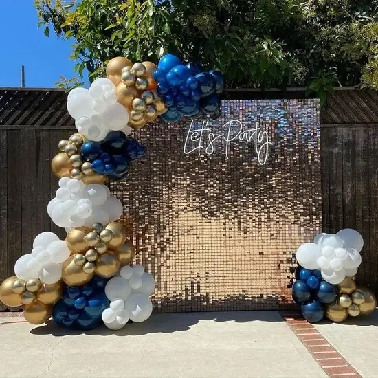 decoracion con globos azul rey y dorado