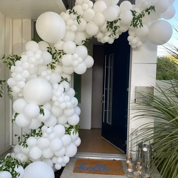 decoracion sencilla con globos para primera comunion